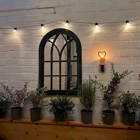 The Bolt Hole - Stratford Upon Avon - Central - Free Offstreet Parking - 2 Bed Luxury Apartment Kültér fotó